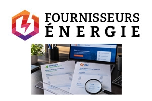Grilles tarifaires d’électricité Primeo et EDF comparées sur un bureau avec loupe et écran affichant EDF Zen Online